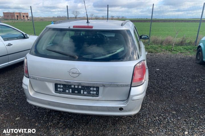 Panou sigurante si relee 13206745 Opel Astra H [2004 - 2007] wagon 1. - 8