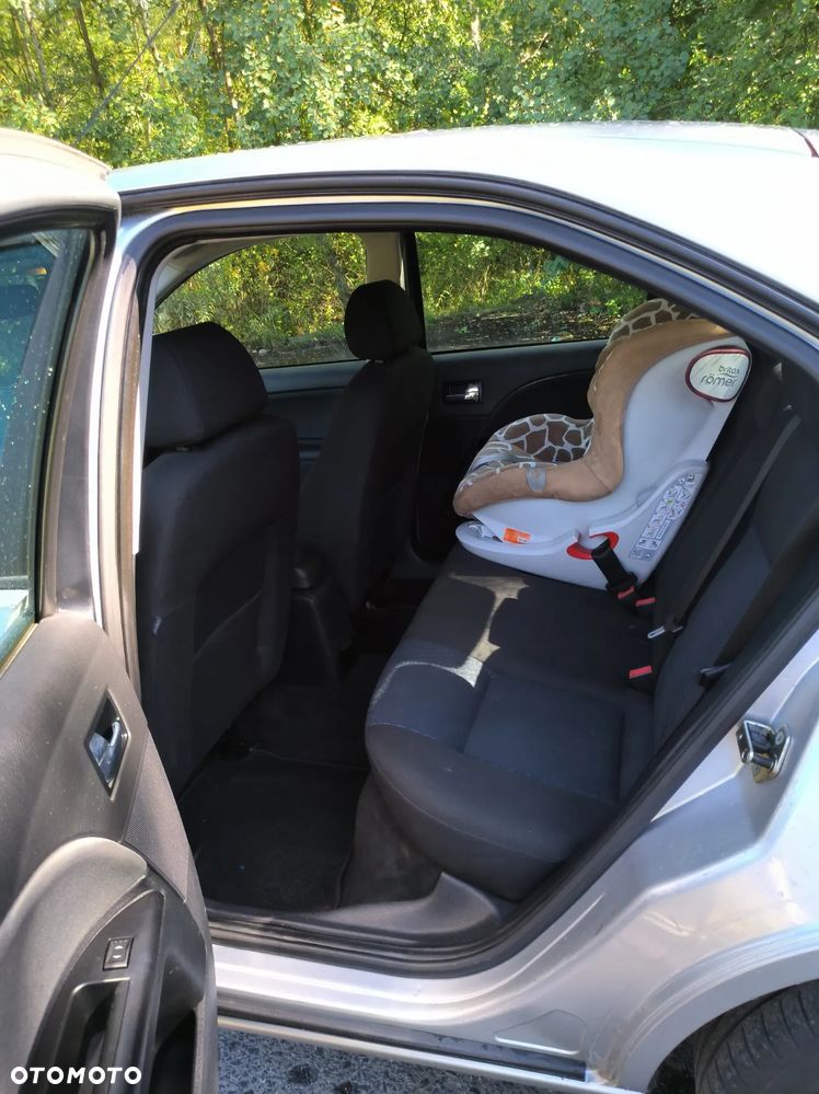 Ford Mondeo 2.0 Ambiente - 8