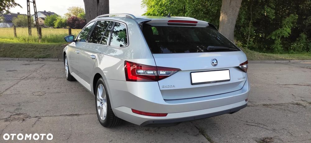 Skoda Superb 2.0 TDI DSG Ambition - 34