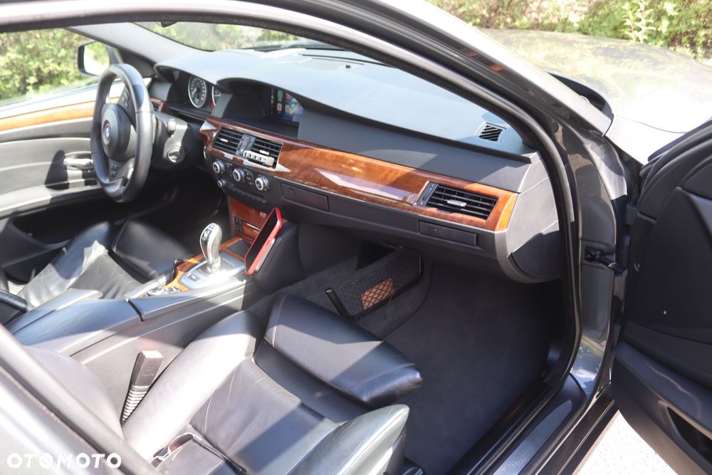BMW Seria 5 525d Edition Exclusive - 18