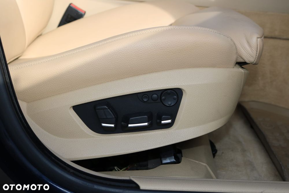 BMW Seria 5 525d xDrive Modern Line - 30