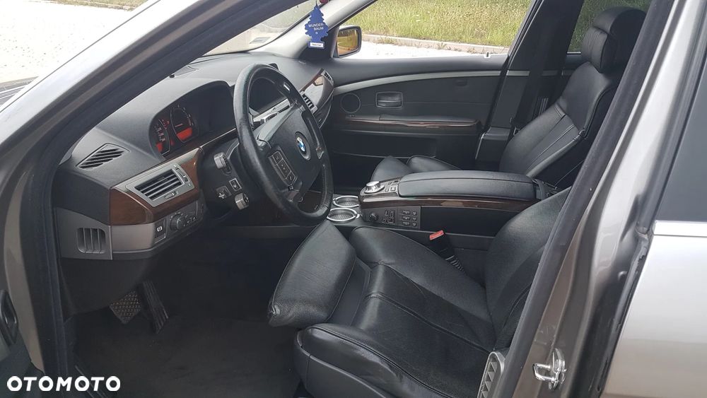 BMW Seria 7 745i - 9