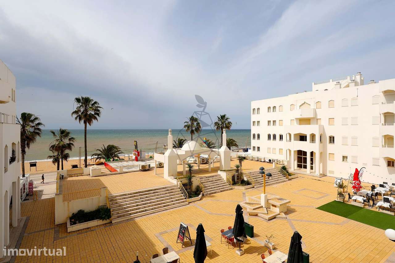 Apartamento T2 com Vista Mar Renovado na Primeira Linha da Praia em Qu - Grande imagem: 2/43