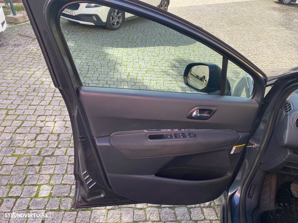 Peugeot 3008 1.6 HDi Active - 40