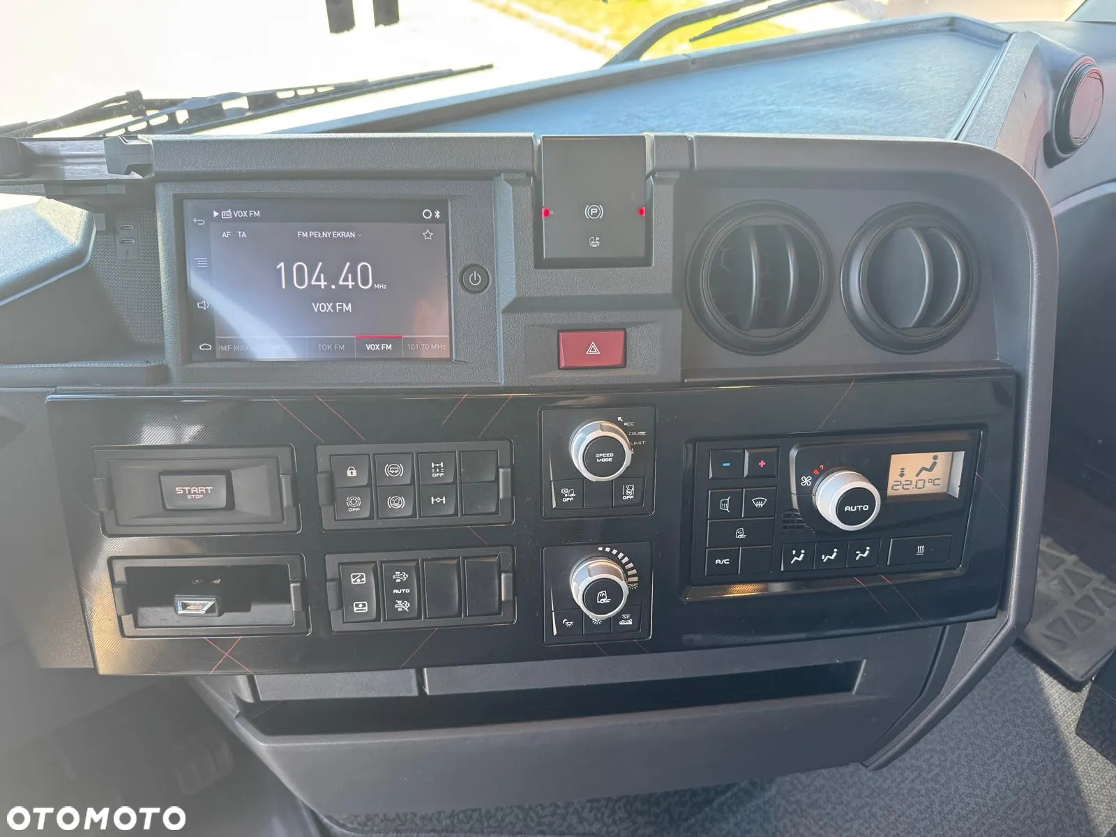 Renault T480 High Cab - 11