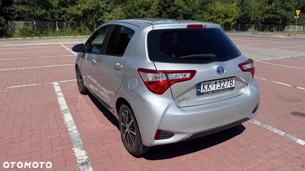 Toyota Yaris Hybrid 100 Dynamic EU6 - 9