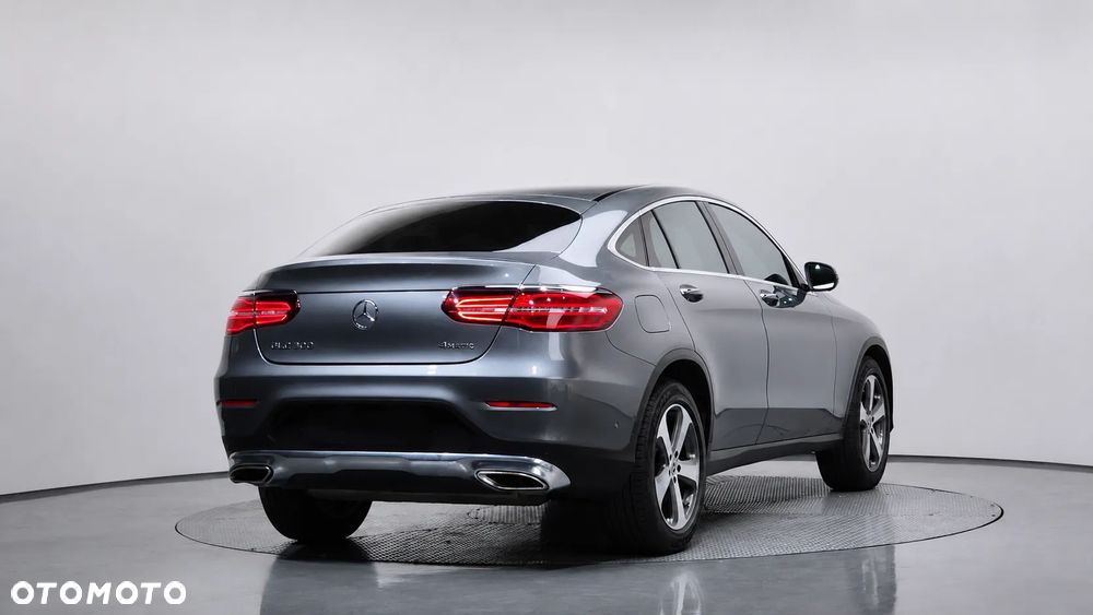 Mercedes-Benz GLC 300 4-Matic - 4