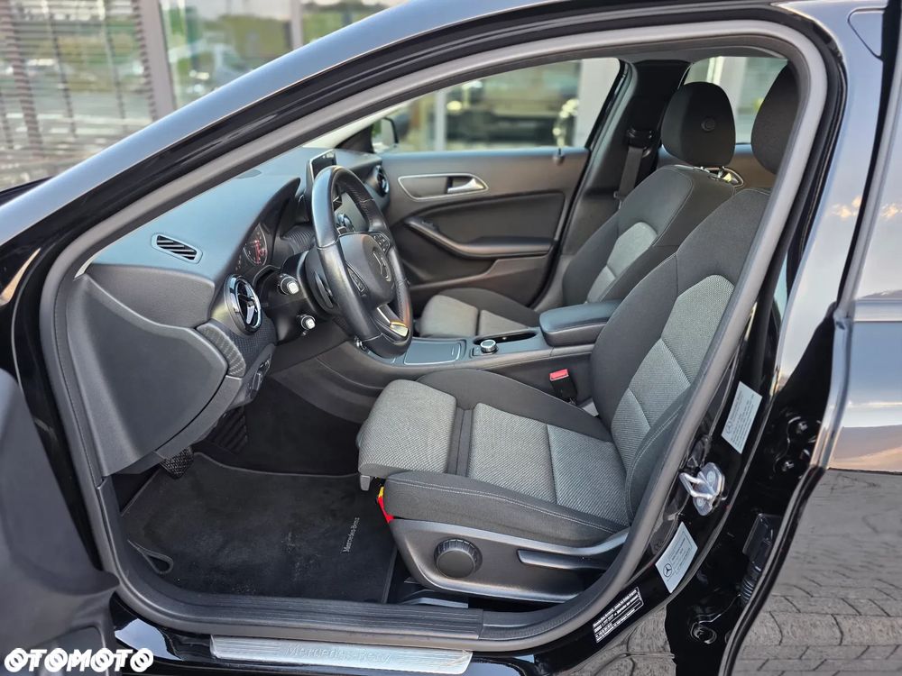 Mercedes-Benz GLA 180 7G-DCT Style - 18