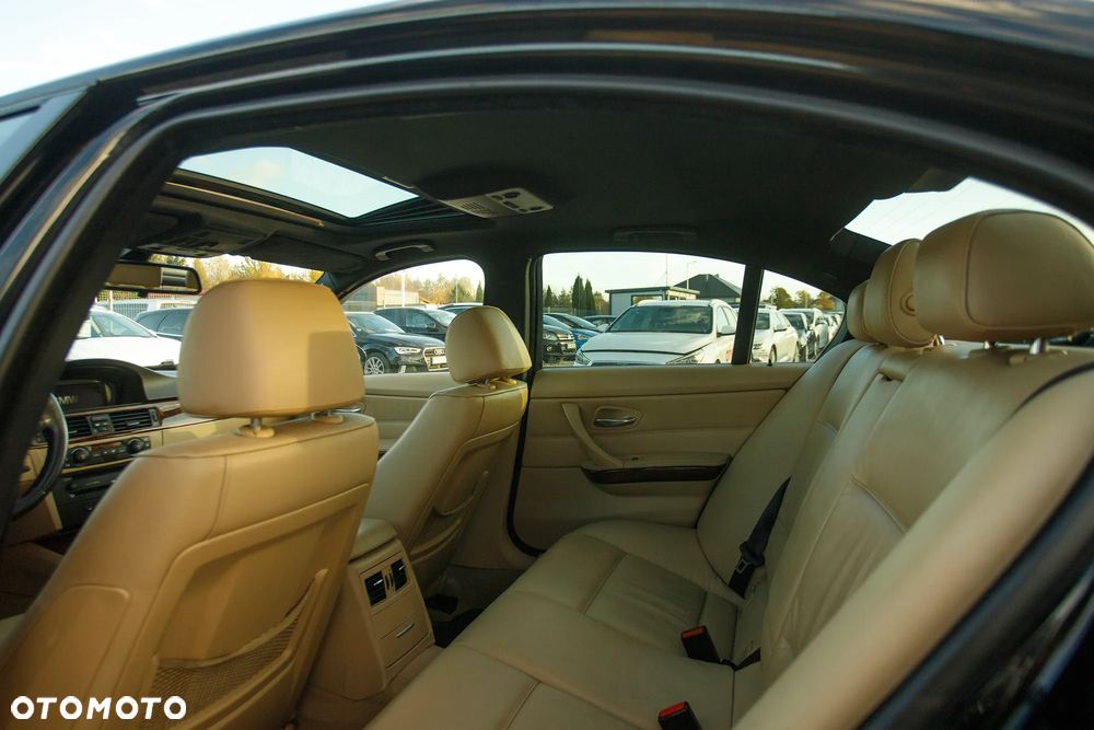 BMW Seria 3 330i - 11