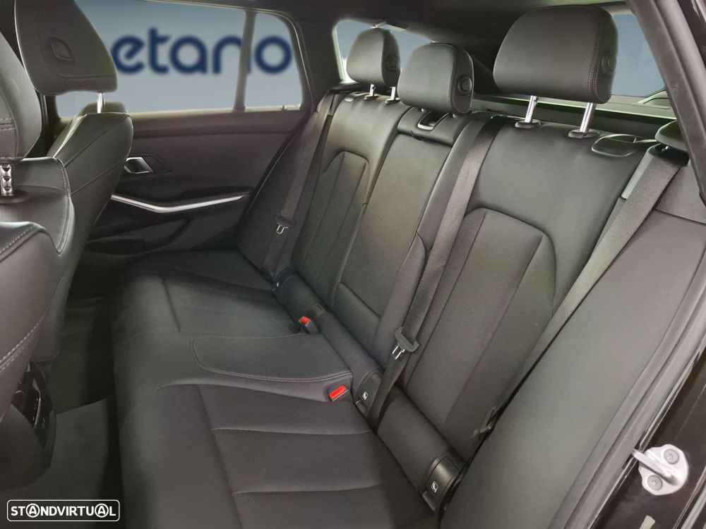 BMW 330 e Pack Desportivo M Auto — fotografia 12