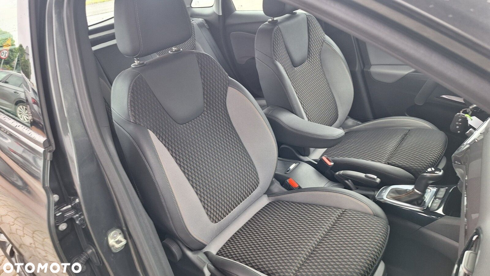 Opel Crossland X - 17