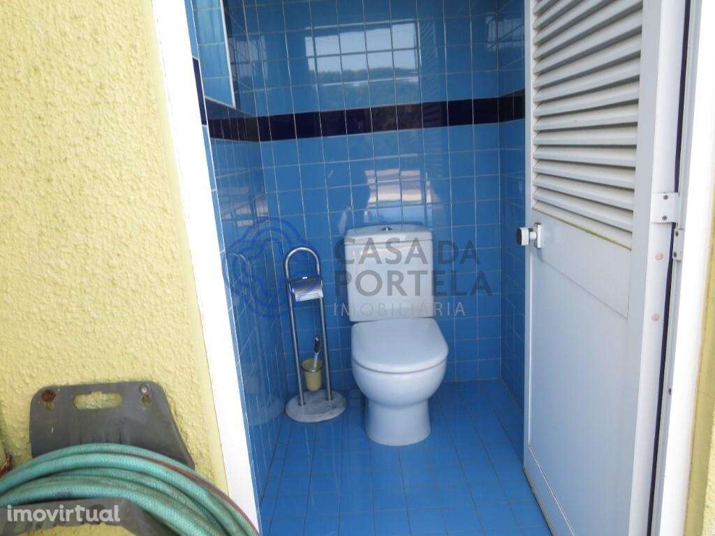 Moradia T3 em excelente estado de conservação, localizada em zona resi - Grande imagem: 5/60