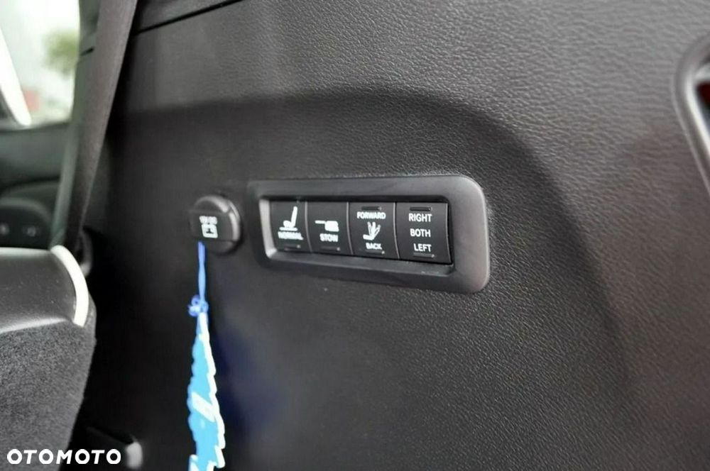 Chrysler Pacifica - 37