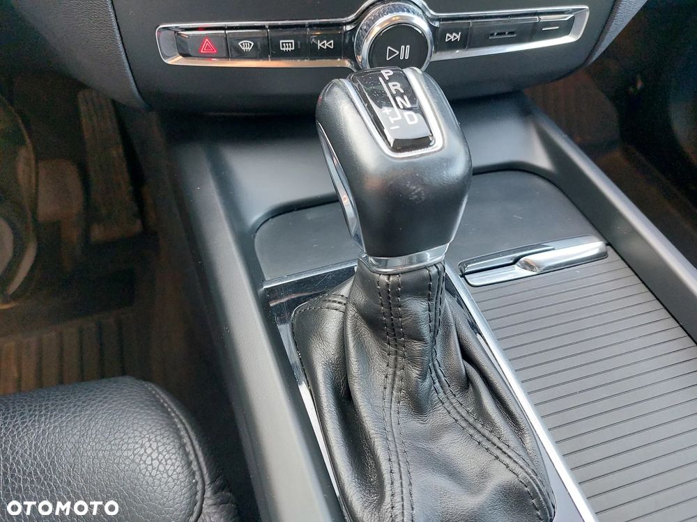 Volvo XC 60 D4 Momentum Pro - 16
