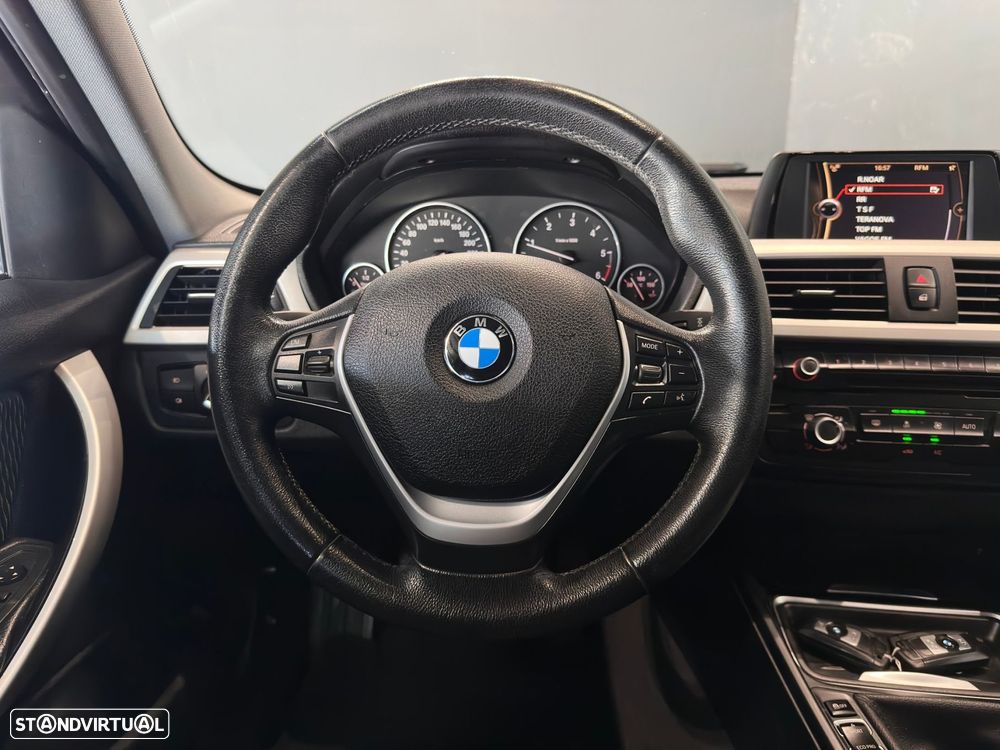 BMW 318 d Line Sport - 16