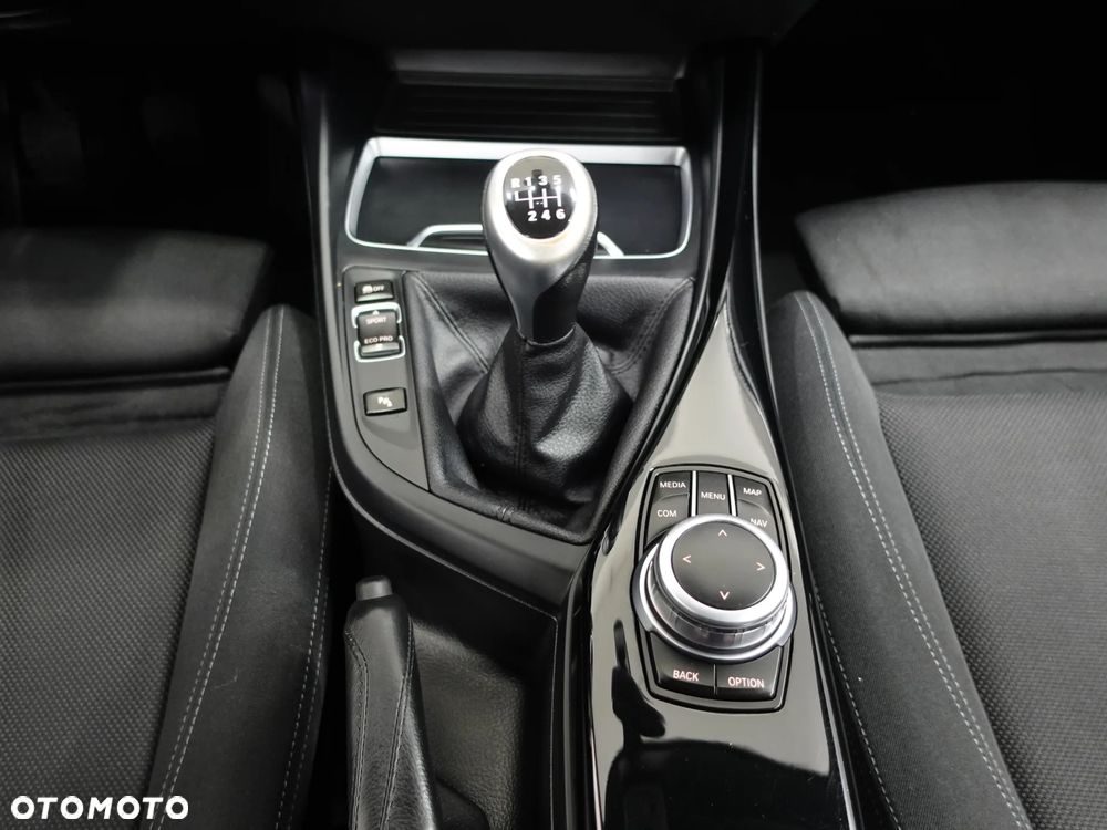 BMW Seria 1 118d xDrive Edition Metropolitan - 34