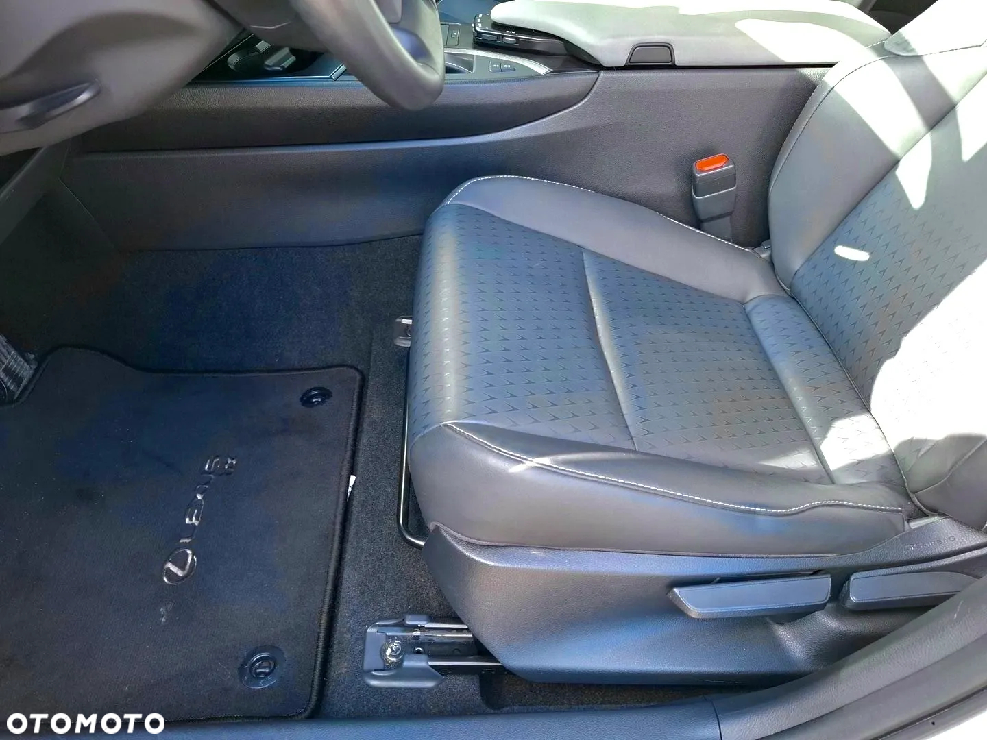 Lexus UX - 6