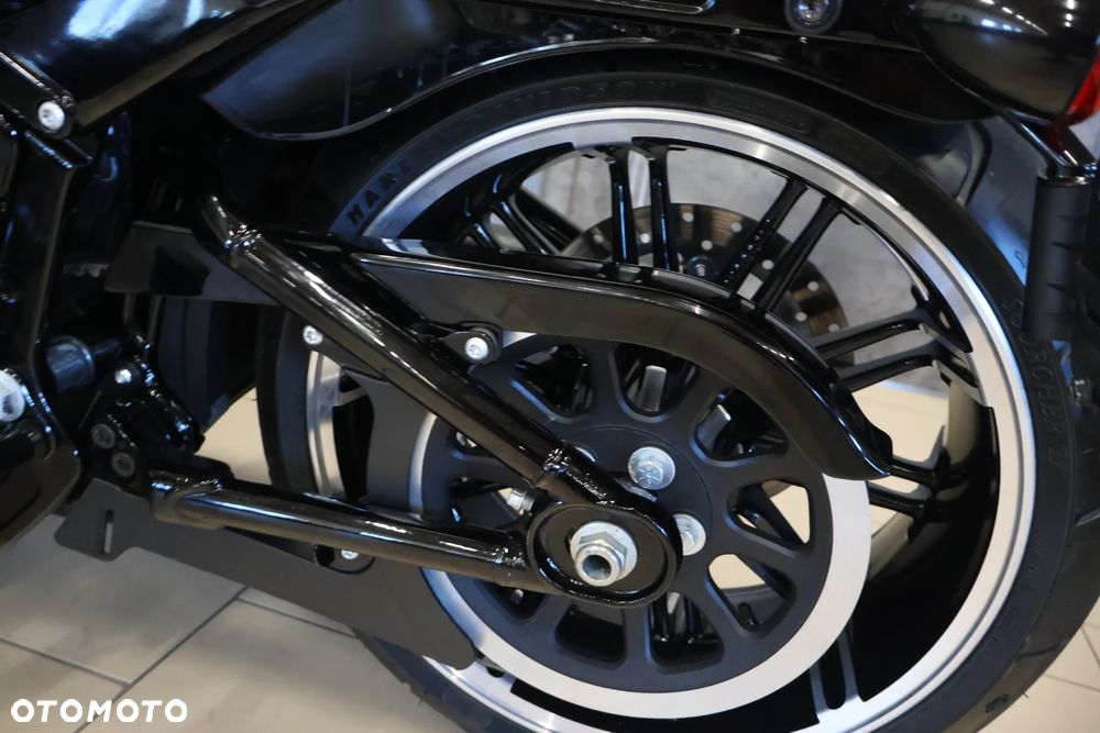 Harley-Davidson Softail Breakout - 37