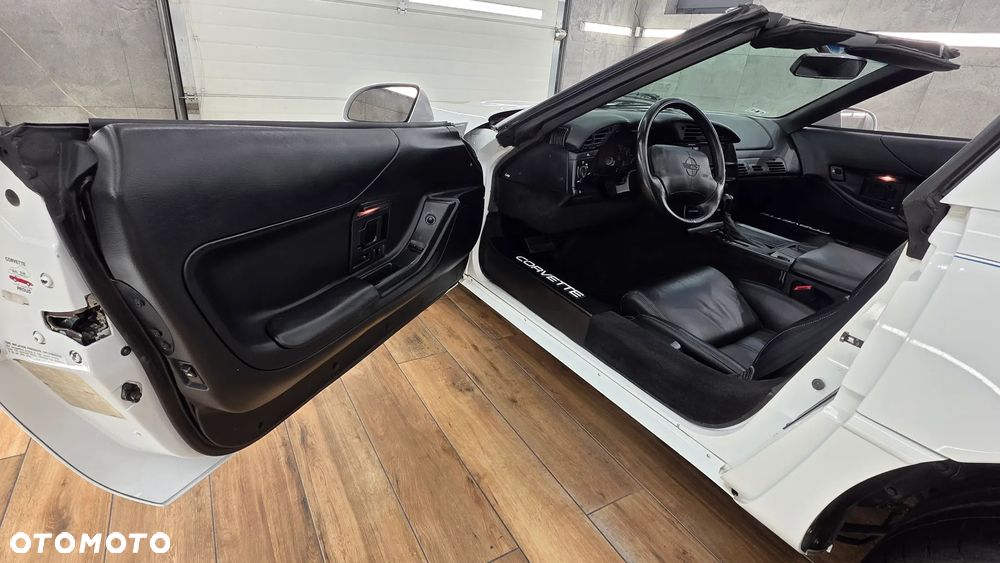 Chevrolet Corvette - 25