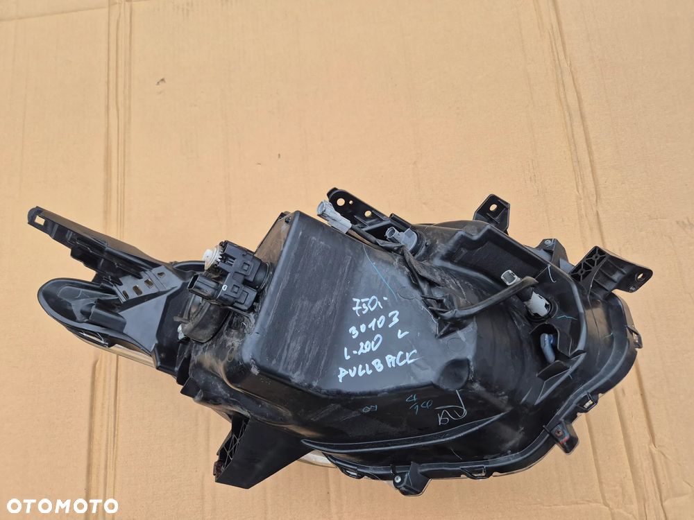 Mitsubishi L200 Fiat Fullback lampa lewa.Stanley. - 5