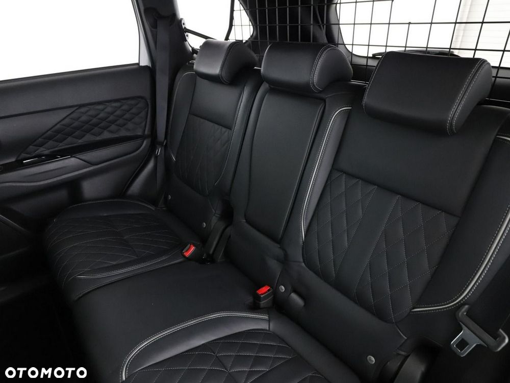 Mitsubishi Outlander 2.4 4WD Top - 18