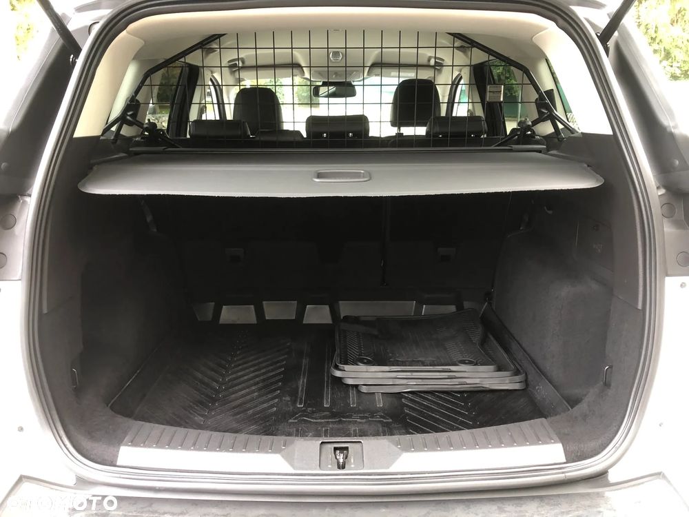 Ford Kuga 2.0 TDCi 2x4 Business Edition - 32