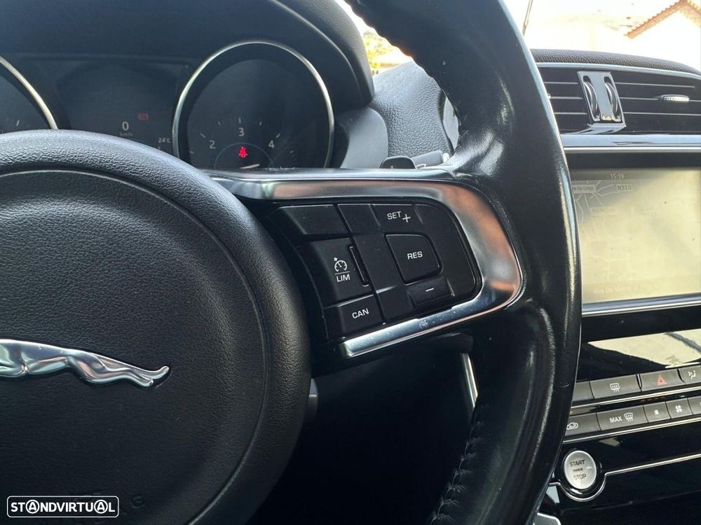 Jaguar XE 2.0 D R-Sport Aut. - 19