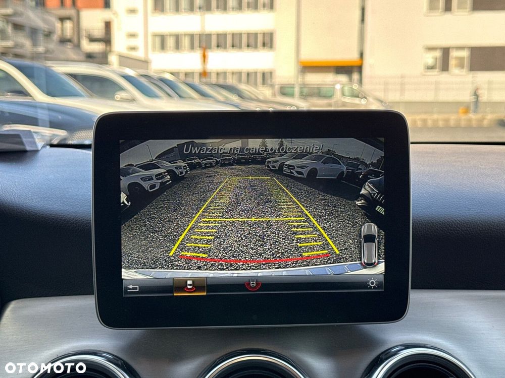 Mercedes-Benz GLA 200 7G-DCT Urban - 17