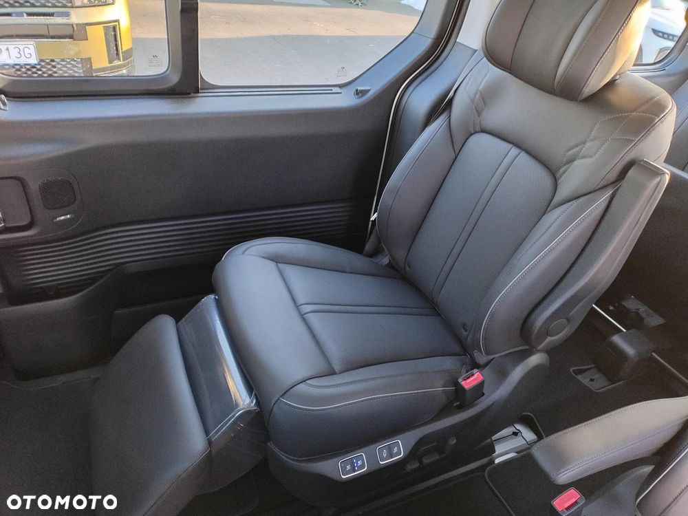 Hyundai Staria 1.6 T-GDI HEV Luxury - 24