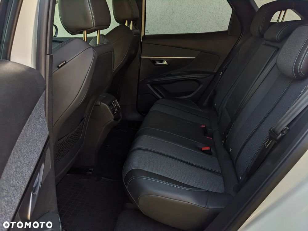 Peugeot 3008 1.2 PureTech Allure Pack S&S EAT8 - 24
