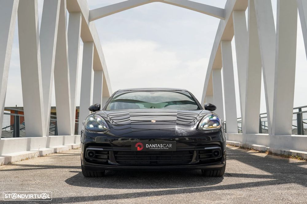 Porsche Panamera 4 E-Hybrid 10 Years Edition - 3