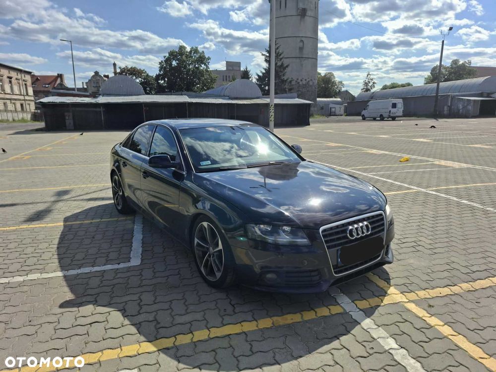 Audi A4 Limousine - 1
