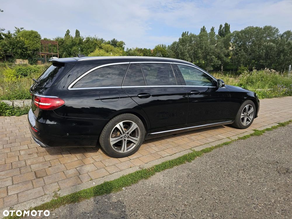 Mercedes-Benz Klasa E 220 d T 9G-TRONIC Avantgarde - 4