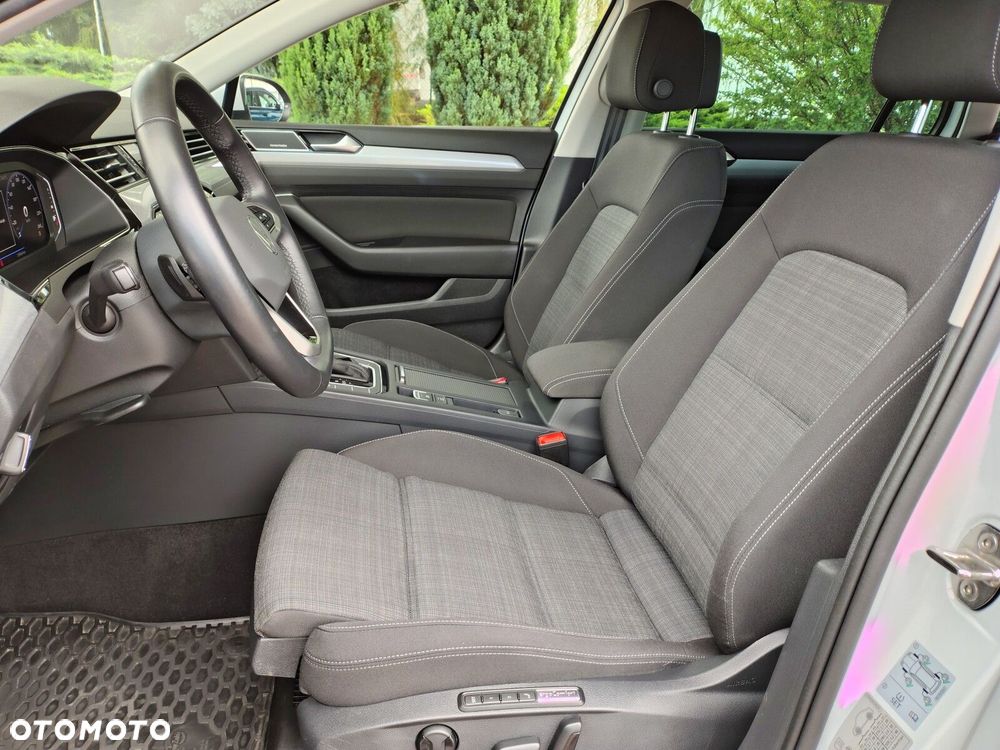 Volkswagen Passat - 15