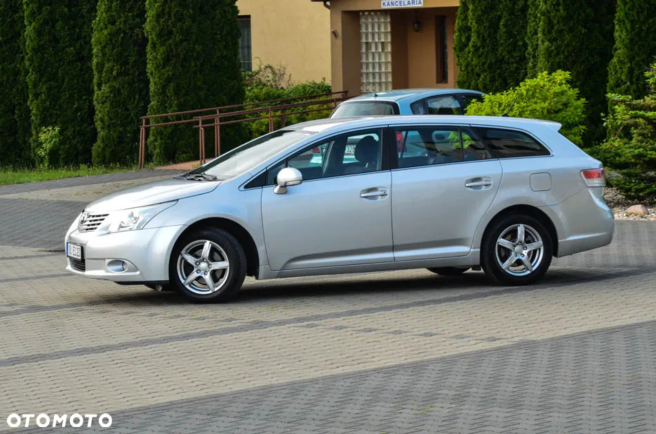 Toyota Avensis Combi 1.8 Executive - 13