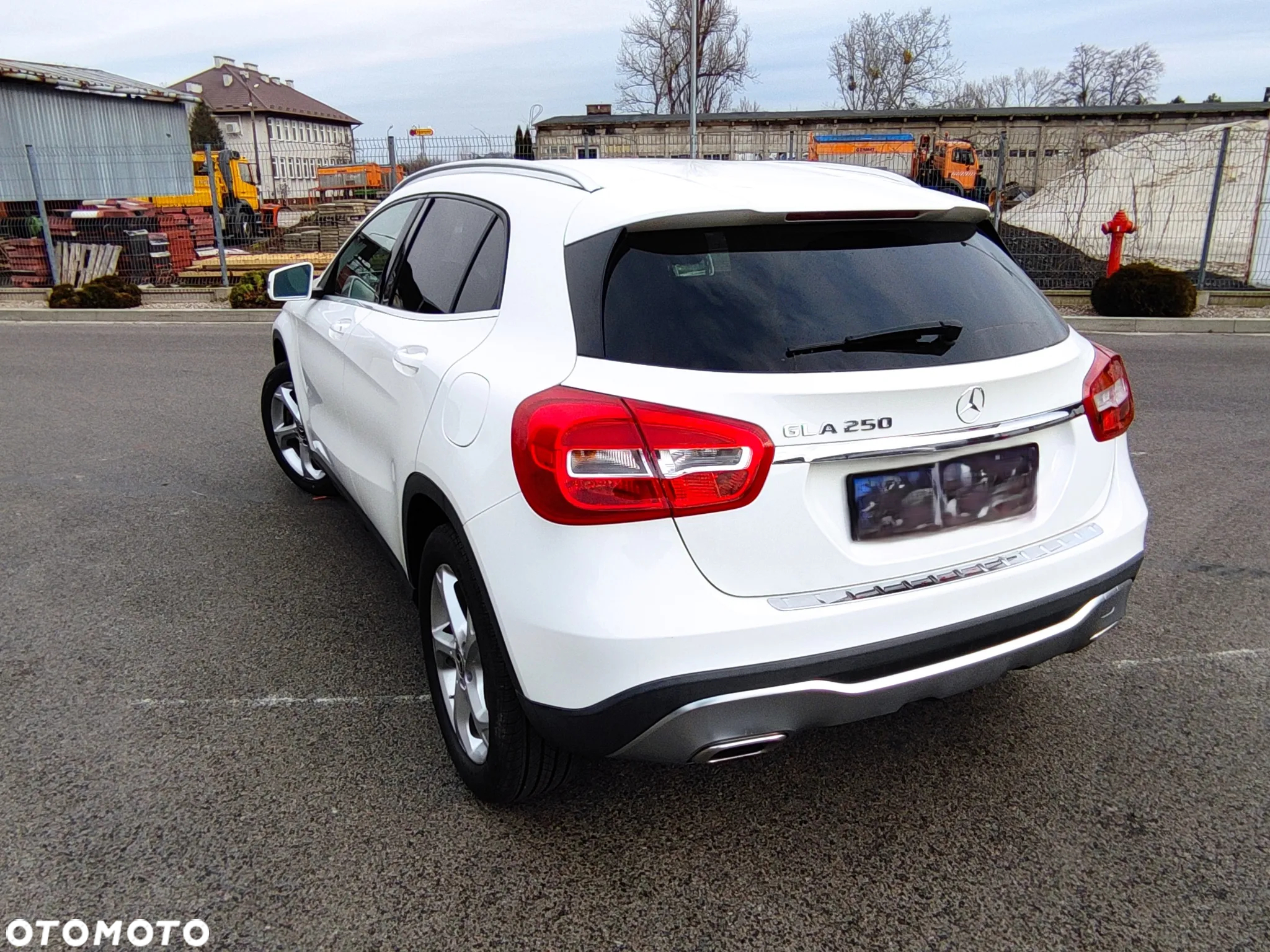 Mercedes-Benz GLA 250 4Matic 7G-DCT - 2