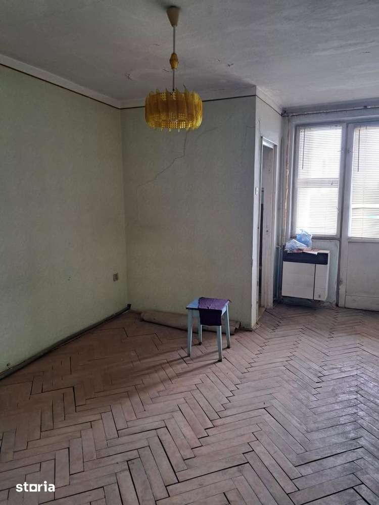 Garsoniera Ostrovului , etaj 4 , necesita renovare — fotografia 1