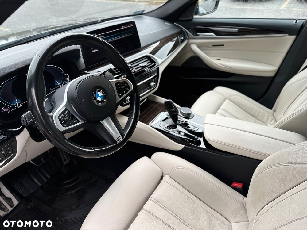 BMW Seria 5 545e xDrive - 7