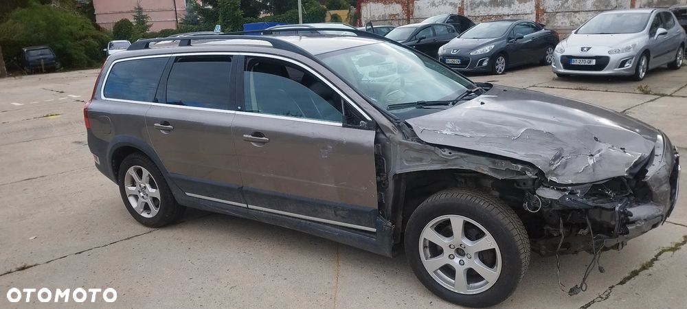 Volvo XC 70 D5 AWD Momentum - 13