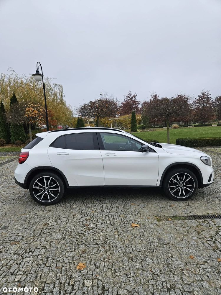 Mercedes-Benz GLA 200 7G-DCT AMG Line - 3