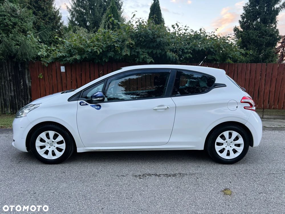 Peugeot 208 - 30