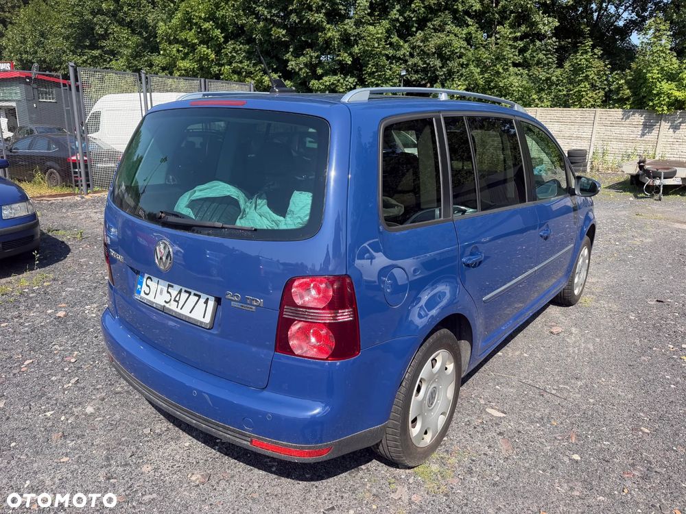 Volkswagen Touran 2.0 TDI DPF BlueMotion Technology DSG STYLE - 6
