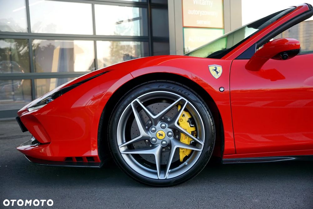 Ferrari F8 Spider - 5