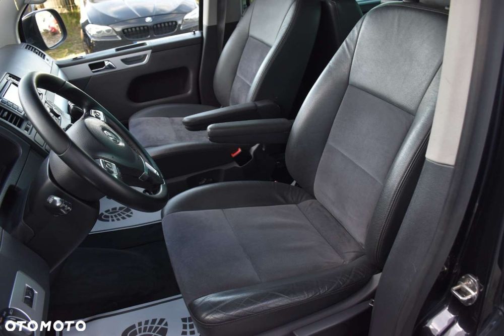 Volkswagen Multivan - 11