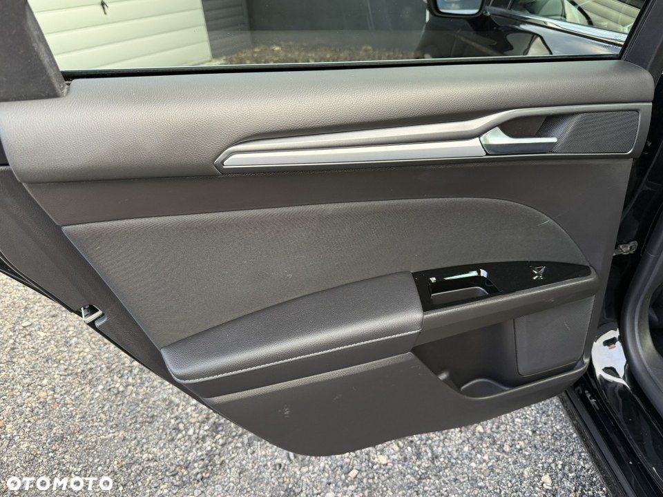 Ford Mondeo SW 2.0 TDCi S&S Titanium - 38