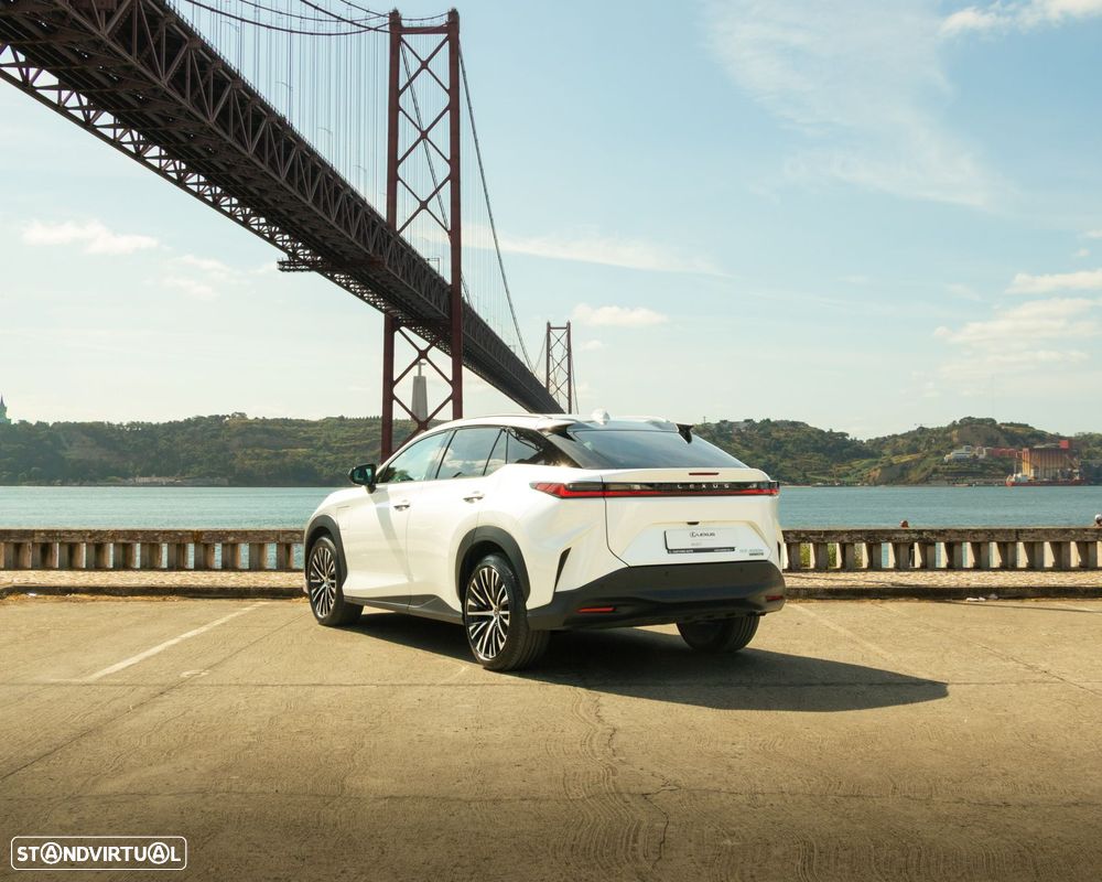 Lexus RZ 450e Premium Monotone c/ mala elétrica - 2