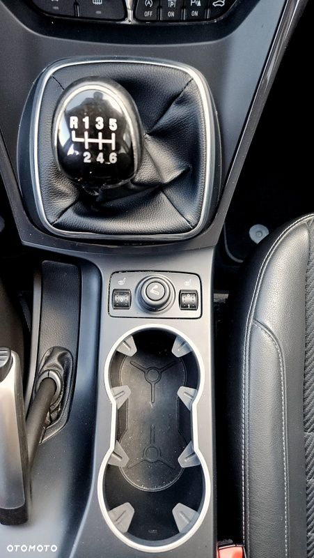 Ford Kuga 2.0 TDCi 2x4 Titanium - 25