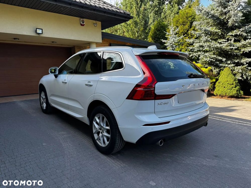 Volvo XC 60 T4 Momentum Pro - 1