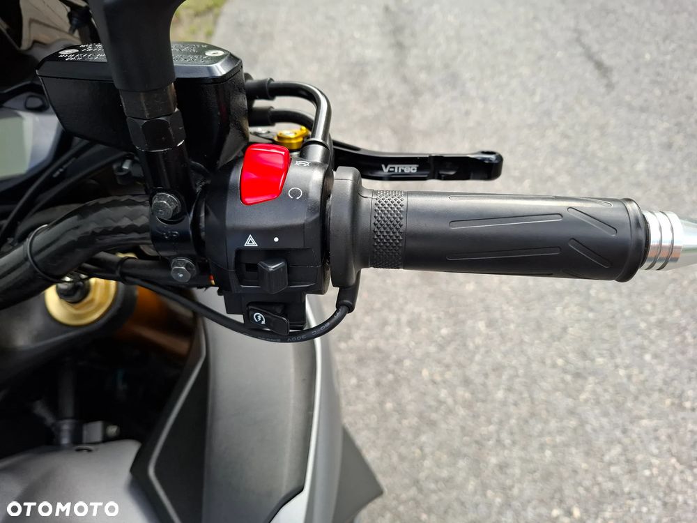 Suzuki GSX 1000 - 12