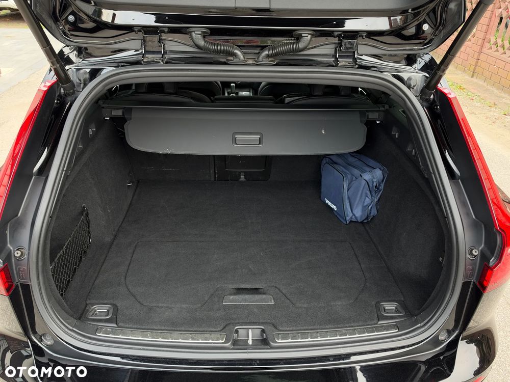 Volvo V60 B4 D R-Design - 36